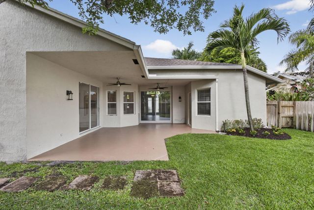 13805 Folkestone Circle, Wellington, FL 33414