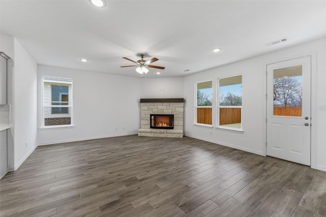 1253 Sabine River Lane, Springtown, TX 76082