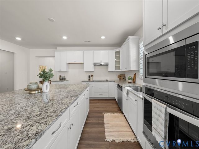 11288 Pine Willow Cir, Glen Allen, VA 23059