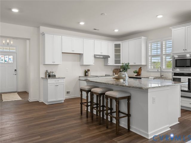 11288 Pine Willow Cir, Glen Allen, VA 23059