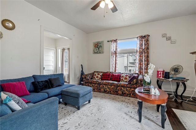 61-63 N Linwood Ave, Crafton, PA 15205