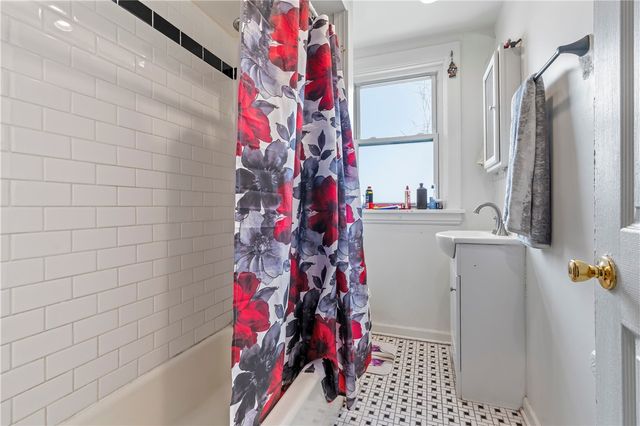 61-63 N Linwood Ave, Crafton, PA 15205