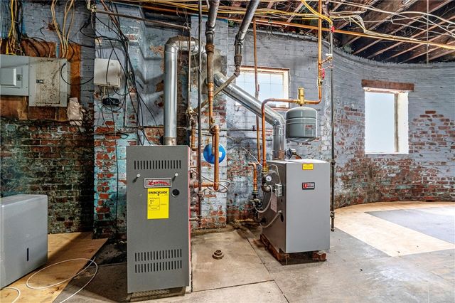 61-63 N Linwood Ave, Crafton, PA 15205