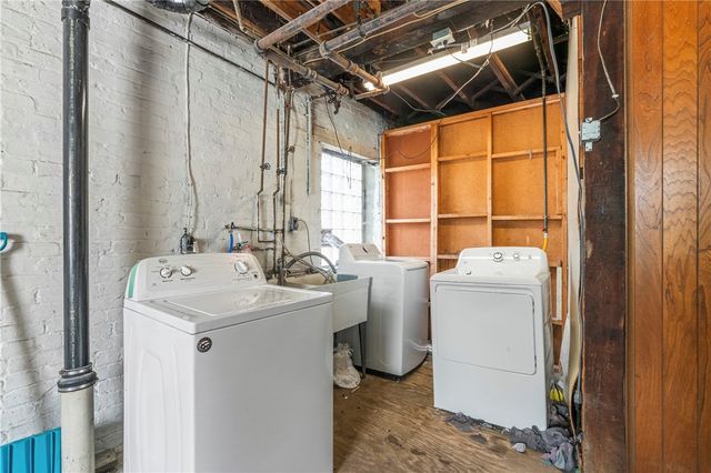 61-63 N Linwood Ave, Crafton, PA 15205