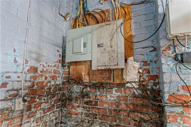 61-63 N Linwood Ave, Crafton, PA 15205