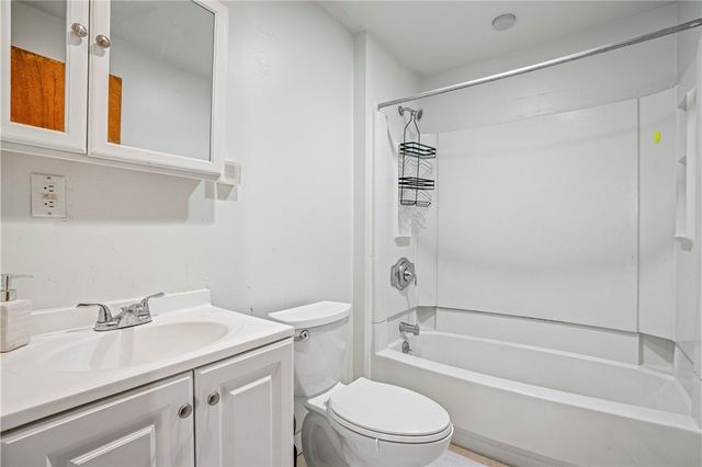 61-63 N Linwood Ave, Crafton, PA 15205