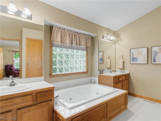 3671 White Oak Drive, Norton, OH 44203