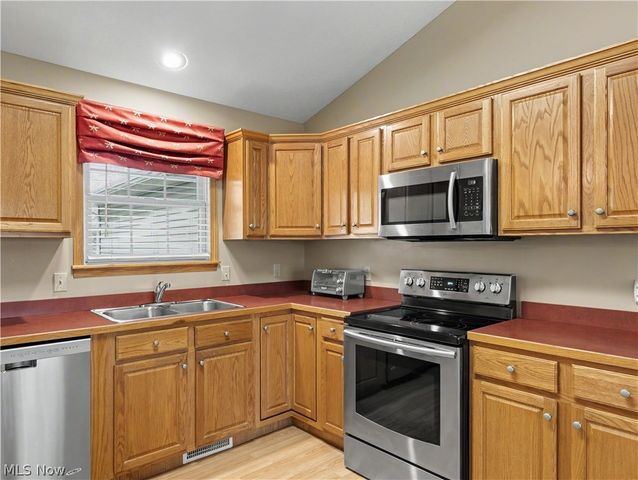 3671 White Oak Drive, Norton, OH 44203