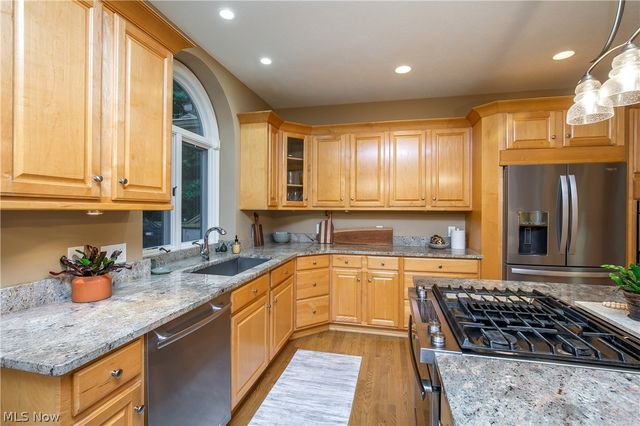 2665 Deer Ridge Run, Cuyahoga Falls, OH 44223