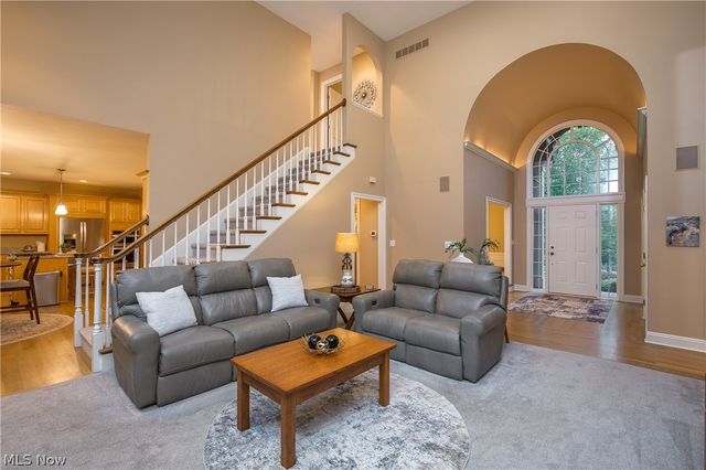 2665 Deer Ridge Run, Cuyahoga Falls, OH 44223