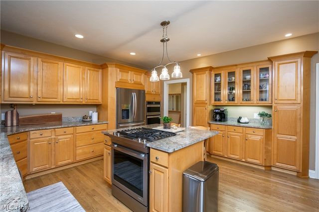 2665 Deer Ridge Run, Cuyahoga Falls, OH 44223