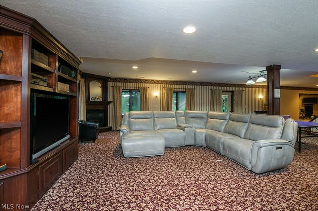 2665 Deer Ridge Run, Cuyahoga Falls, OH 44223