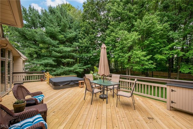 2665 Deer Ridge Run, Cuyahoga Falls, OH 44223