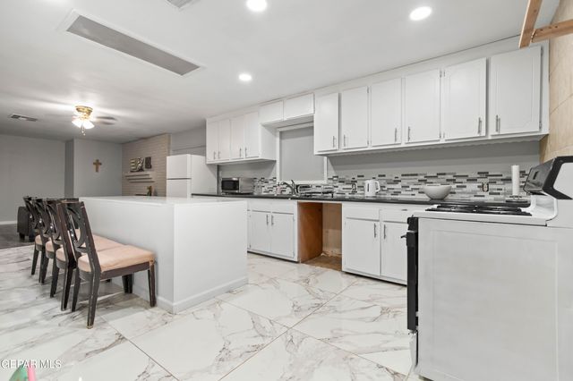 171 HOLGUIN, Vinton, TX 79821