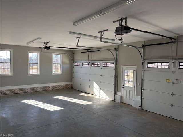 5483 Meadowlark Court, Winston-salem, NC 27106