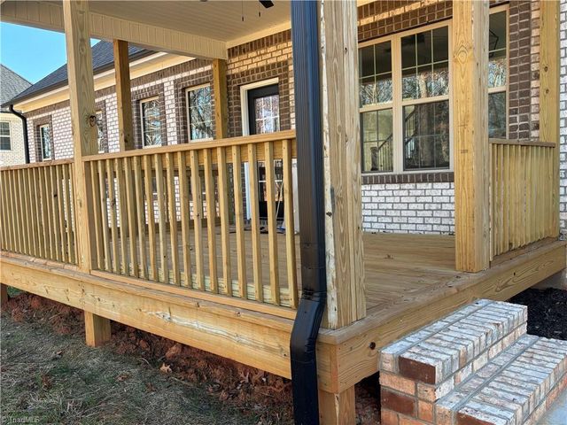 5483 Meadowlark Court, Winston-salem, NC 27106