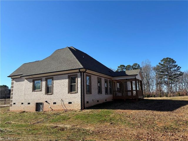 5483 Meadowlark Court, Winston-salem, NC 27106