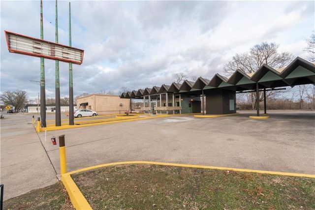 6909 Prospect Avenue, Kansas City, MO 64132