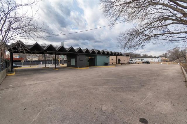 6909 Prospect Avenue, Kansas City, MO 64132