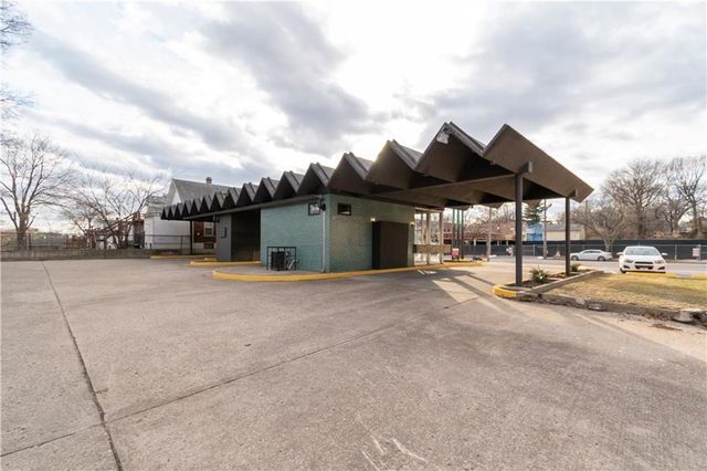 6909 Prospect Avenue, Kansas City, MO 64132