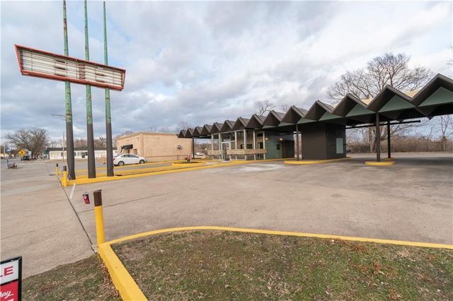 6909 Prospect Avenue, Kansas City, MO 64132