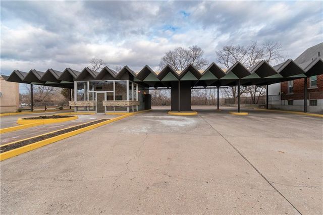 6909 Prospect Avenue, Kansas City, MO 64132