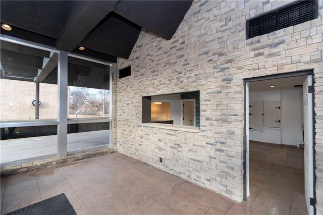 6909 Prospect Avenue, Kansas City, MO 64132