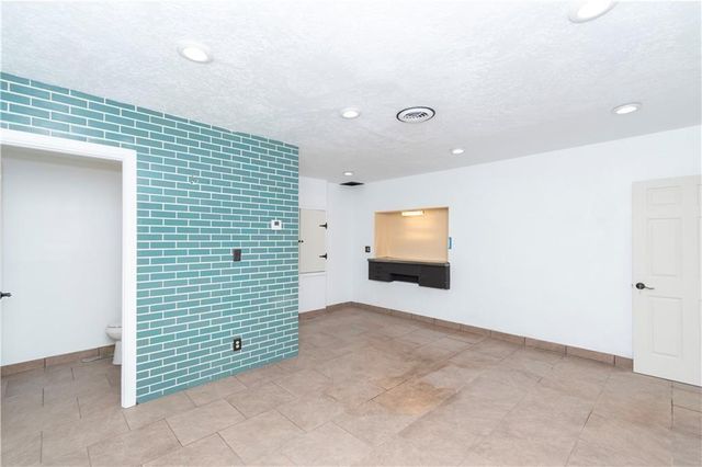 6909 Prospect Avenue, Kansas City, MO 64132