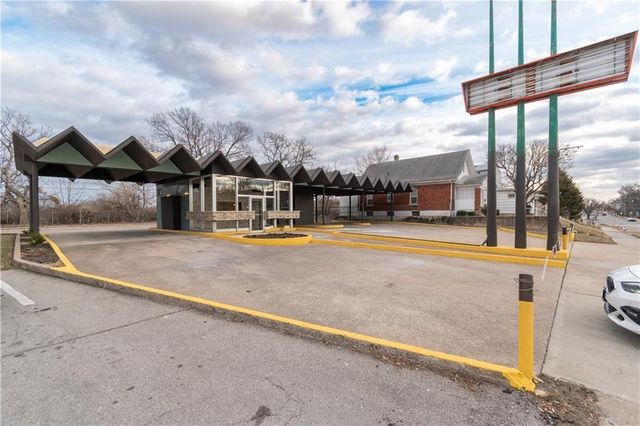 6909 Prospect Avenue, Kansas City, MO 64132