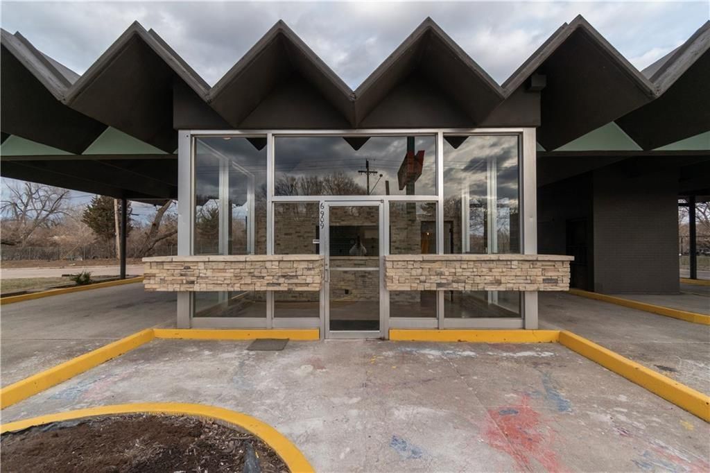 6909 Prospect Avenue, Kansas City, MO 64132