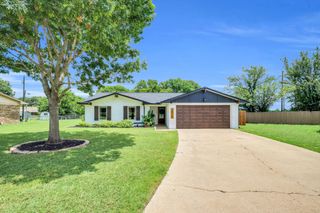 205 N Edgefield Road, Waxahachie, TX 75165