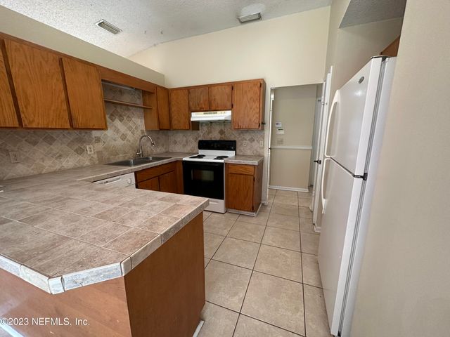 1127 COVE LANDING Drive, Jacksonville, FL 32233