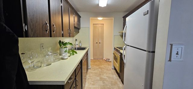 220 Bedford St 32, Bridgewater, MA 02324