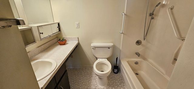 220 Bedford St 32, Bridgewater, MA 02324