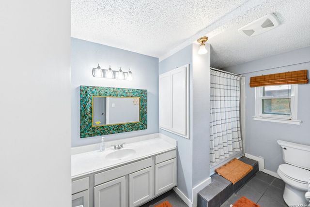 631 Briar Oak St, San Antonio, TX 78216