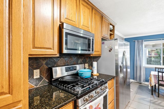 631 Briar Oak St, San Antonio, TX 78216