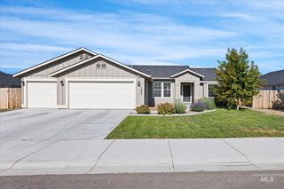 1900 SW Challis Dr, Mountain Home, ID 83647