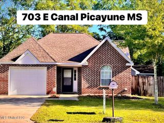 703 E Canal Street, Picayune, MS 39466