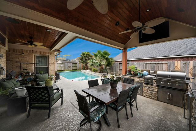 4502 Sienna Heights Court, Pasadena, TX 77505