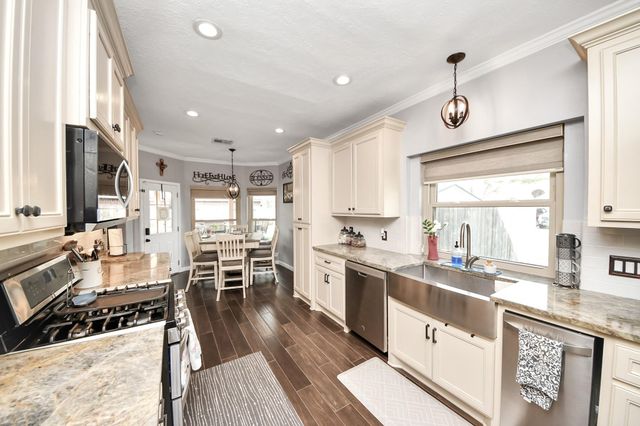 4502 Sienna Heights Court, Pasadena, TX 77505