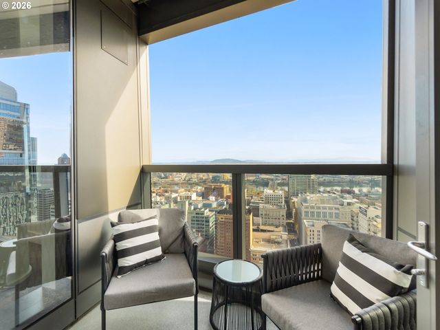 550 Sw 10TH Ave 2110, Portland, OR 97205