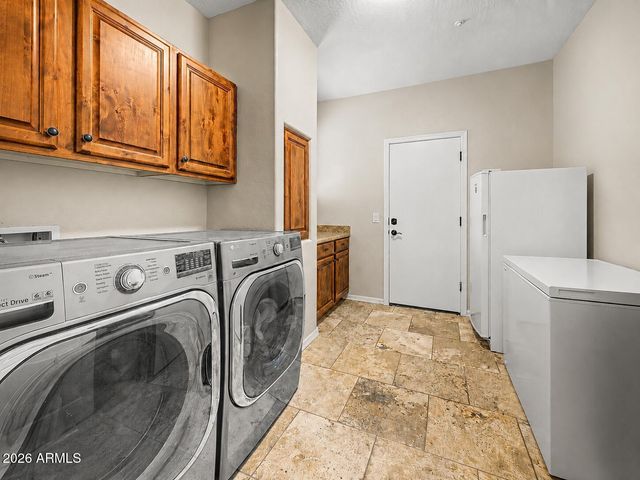 13050 W Chucks Avenue, Peoria, AZ 85383