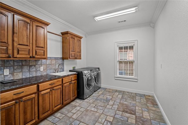 3907 NE Cadbury Avenue, Bentonville, AR 72712