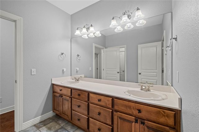 3907 NE Cadbury Avenue, Bentonville, AR 72712