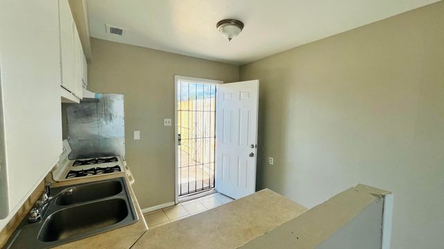 419 Dallas Street SE A, Albuquerque, NM 87108