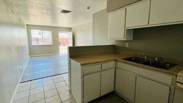 419 Dallas Street SE A, Albuquerque, NM 87108