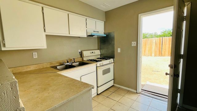 419 Dallas Street SE A, Albuquerque, NM 87108