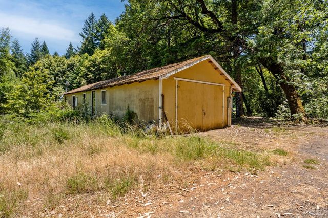 28855 Timberline Rd, Willits, CA 95490