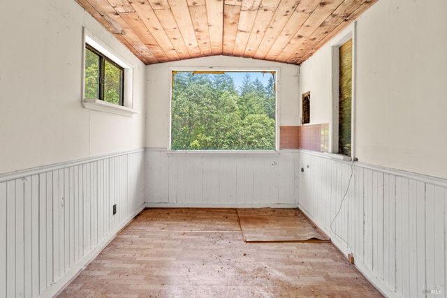 28855 Timberline Rd, Willits, CA 95490