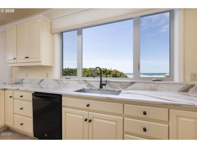 4271 Nw HIDDEN LAKE Loop, Waldport, OR 97394